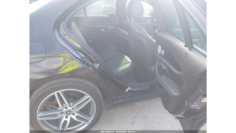 Mercedes-Benz E 300, снимка 11 - Автомобили и джипове - 53127552