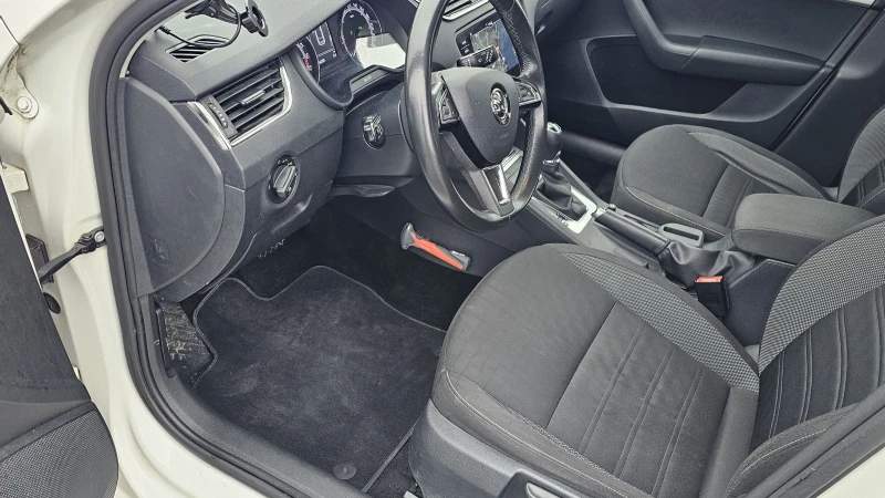 Skoda Octavia 1.6 TDI - 7 Gyronik - 2 бр. , снимка 9 - Автомобили и джипове - 53212347