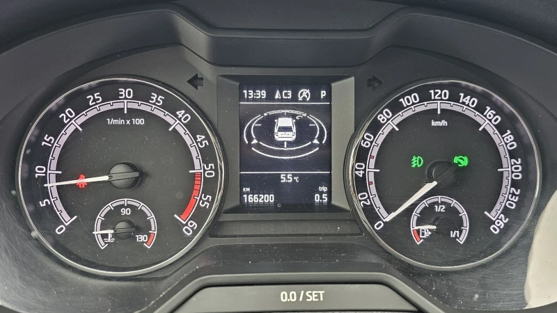 Skoda Octavia 1.6 TDI - 7 Gyronik - 2 бр. , снимка 11 - Автомобили и джипове - 53212347