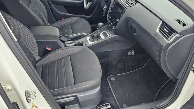 Skoda Octavia 1.6 TDI - 7 Gyronik - 2 бр. , снимка 13 - Автомобили и джипове - 53212347