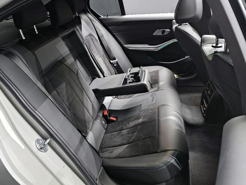 BMW 320 320d M Sport| 190к.с., снимка 12 - Автомобили и джипове - 56327806