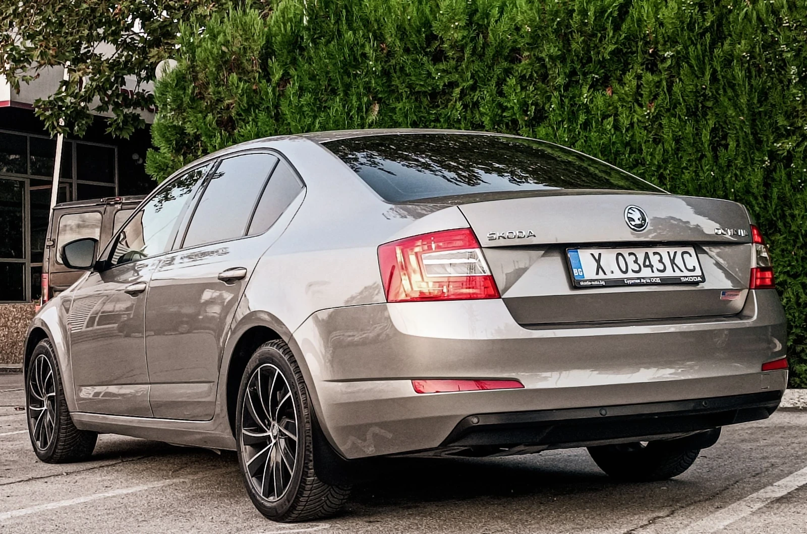 Skoda Octavia 1.6TDI 4X4 COMFORTABLE КАТО НОВ - изображение 5