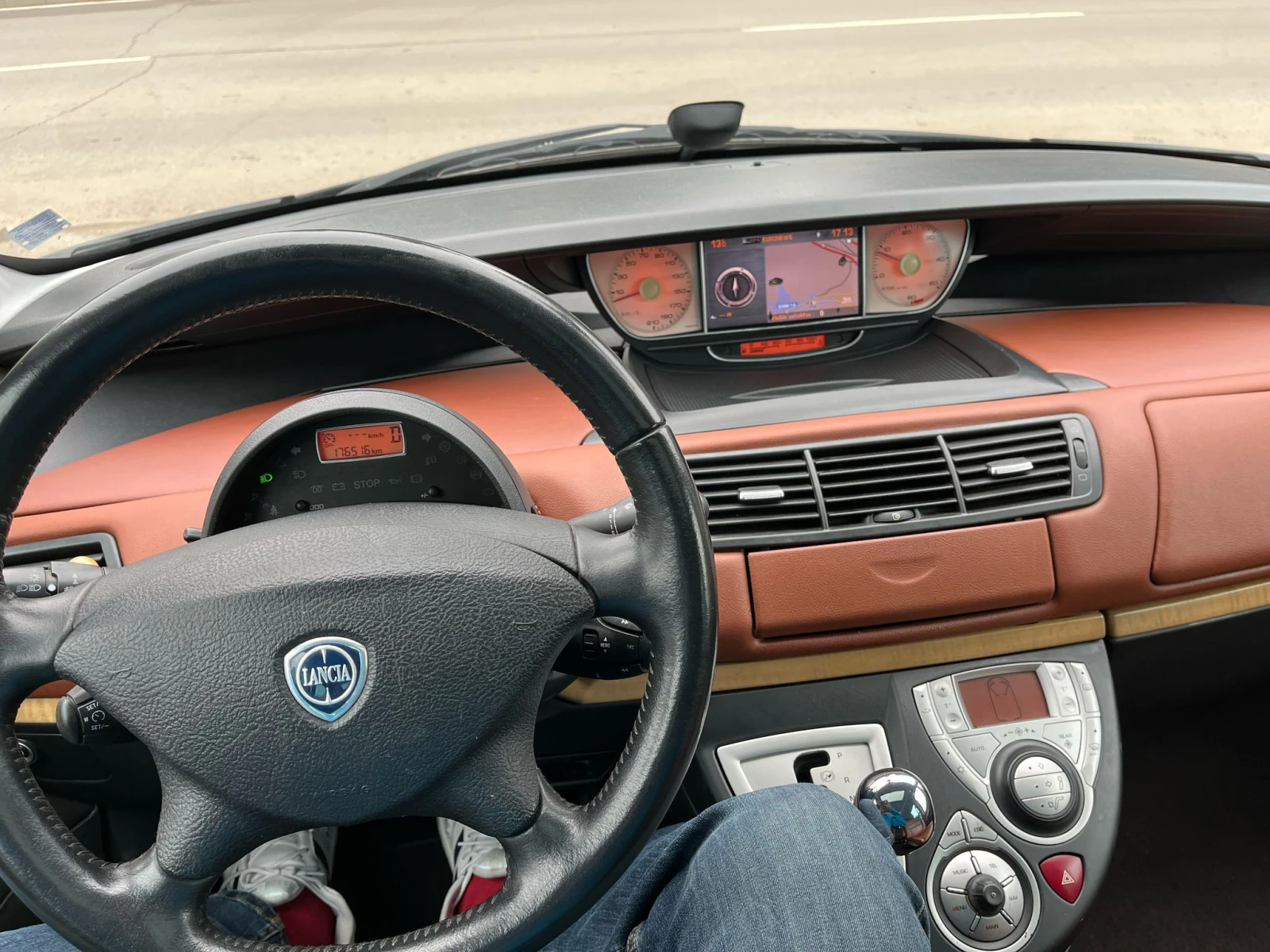 Lancia Phedra 2.2 JTD 170 кс - изображение 2