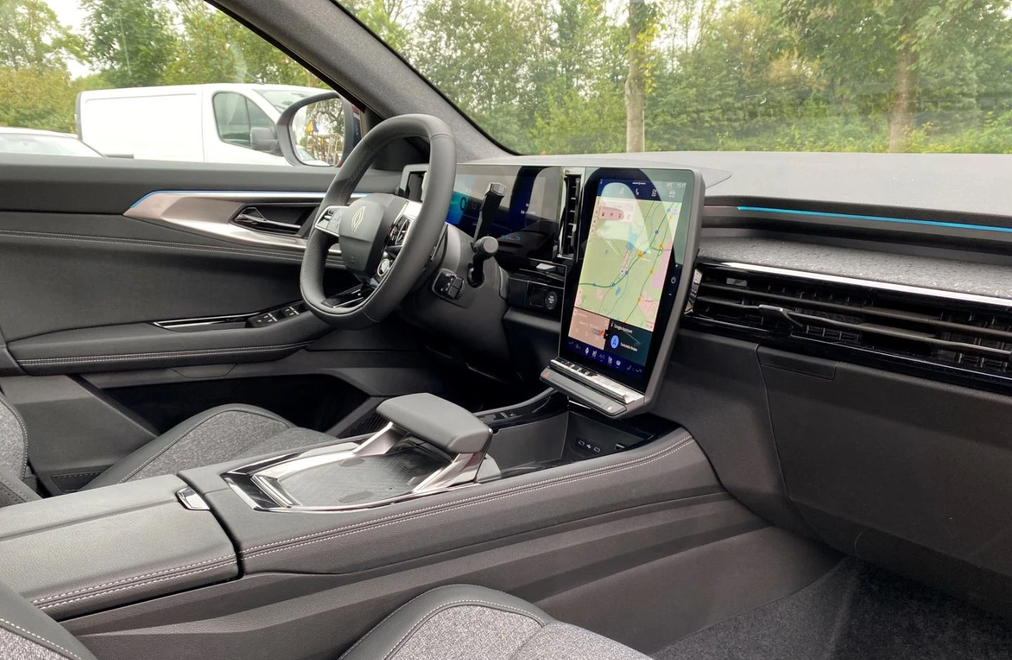 Renault Rafale E-TECH/200HP/NAVI/CAM/LED/AMBI/KLESS/ACC/529v | Mobile.bg   14