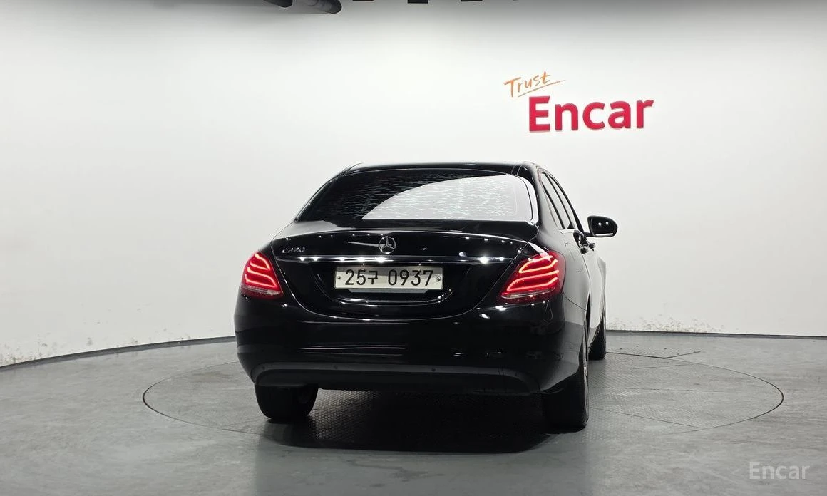 Mercedes-Benz C 200  - изображение 4