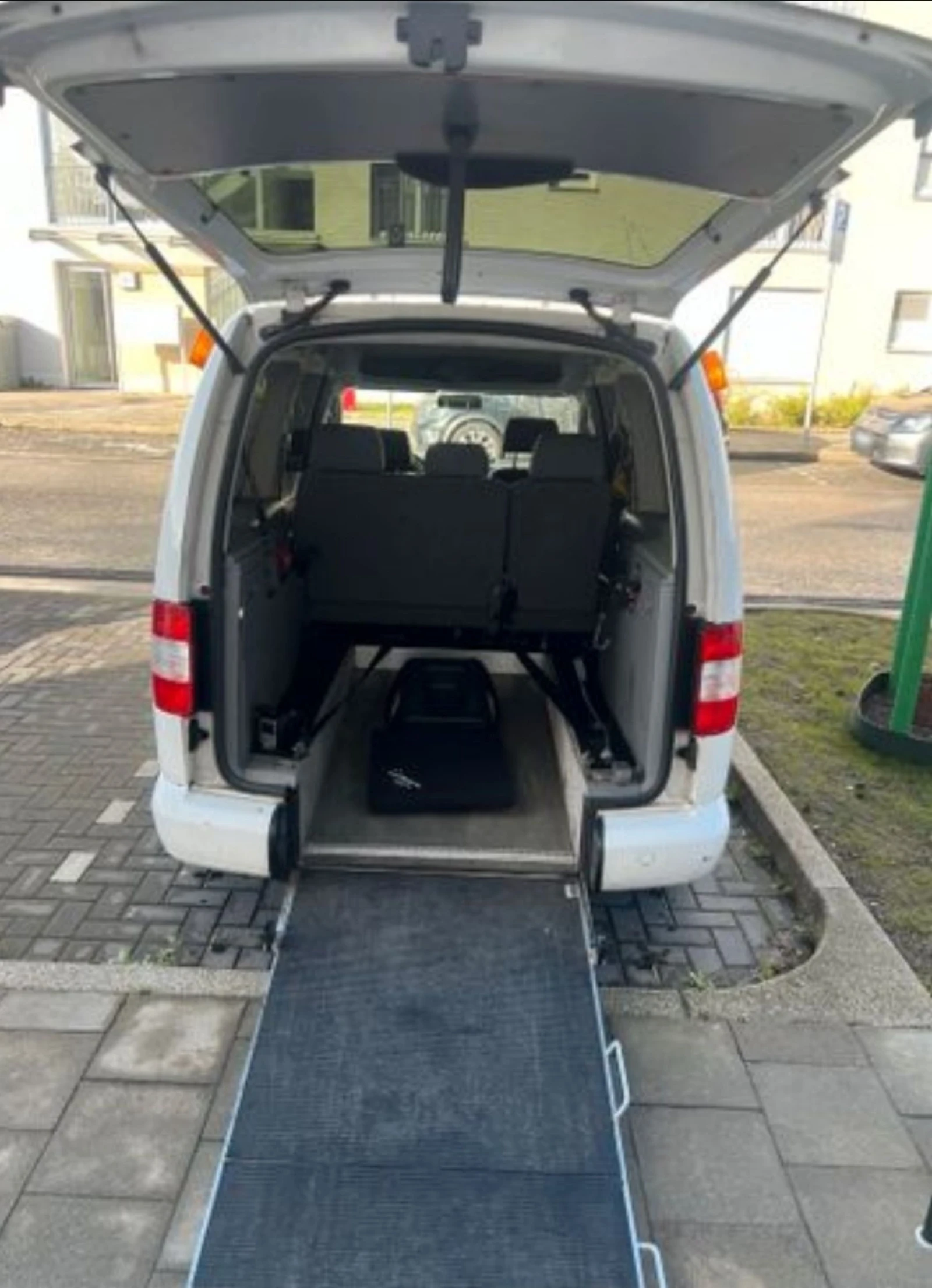 VW Caddy 19pd MAXI инвалидна рампа, снимка 3 - Автомобили и джипове - 54670674