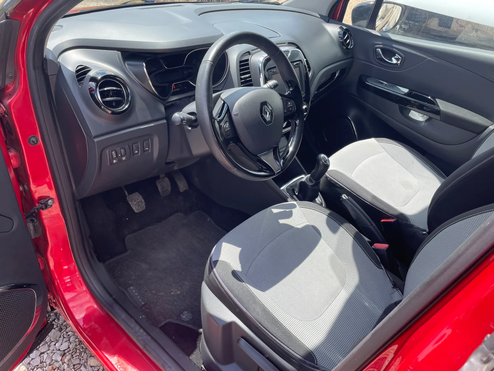 Renault Captur, снимка 3 - Автомобили и джипове - 54957868