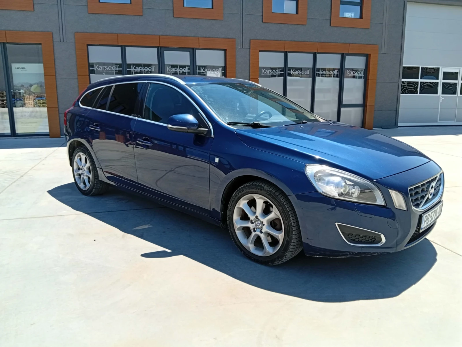 Volvo V60 2.0 D4, снимка 3 - Автомобили и джипове - 55082261