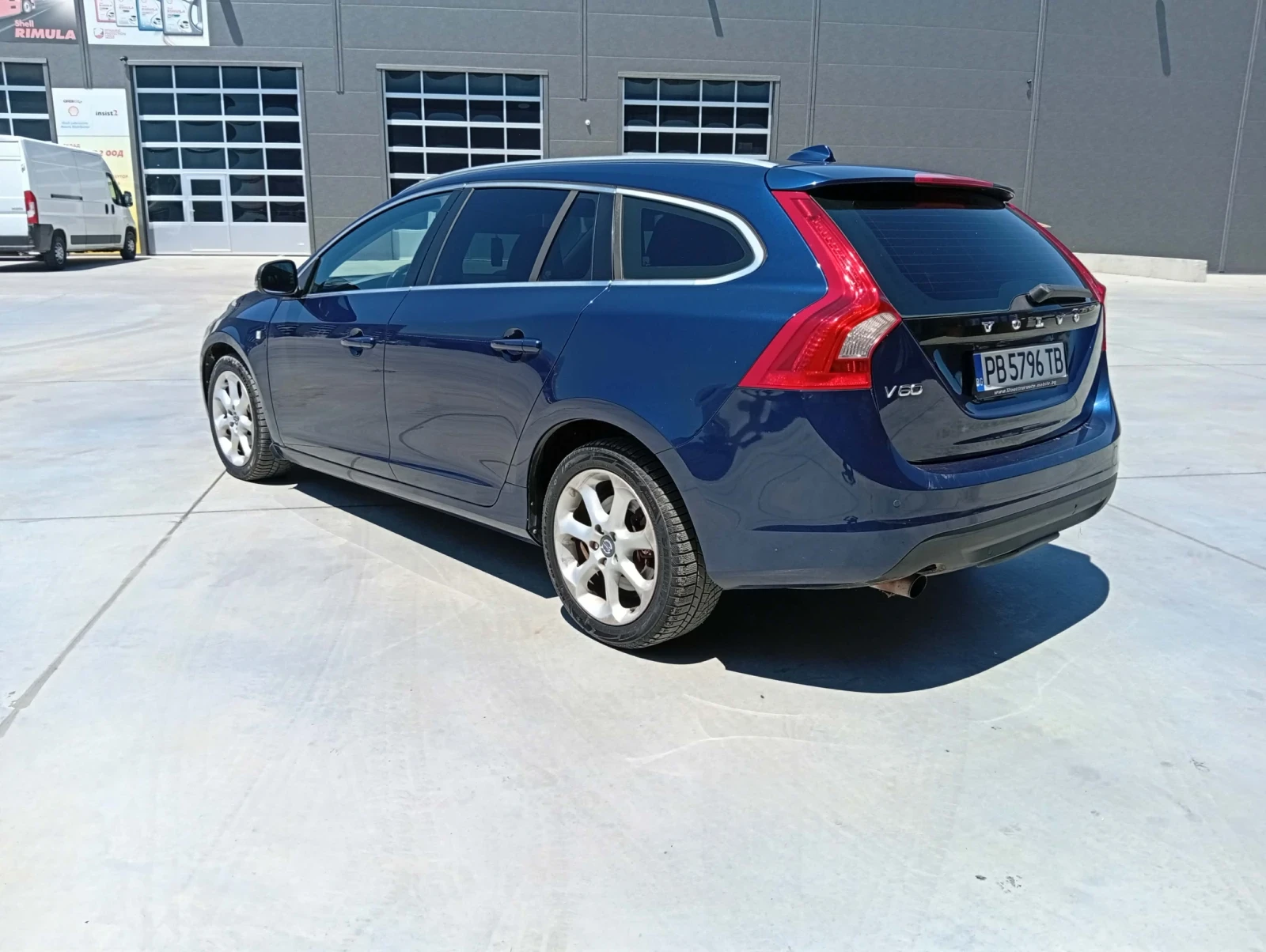 Volvo V60 2.0 D4, снимка 7 - Автомобили и джипове - 55082261