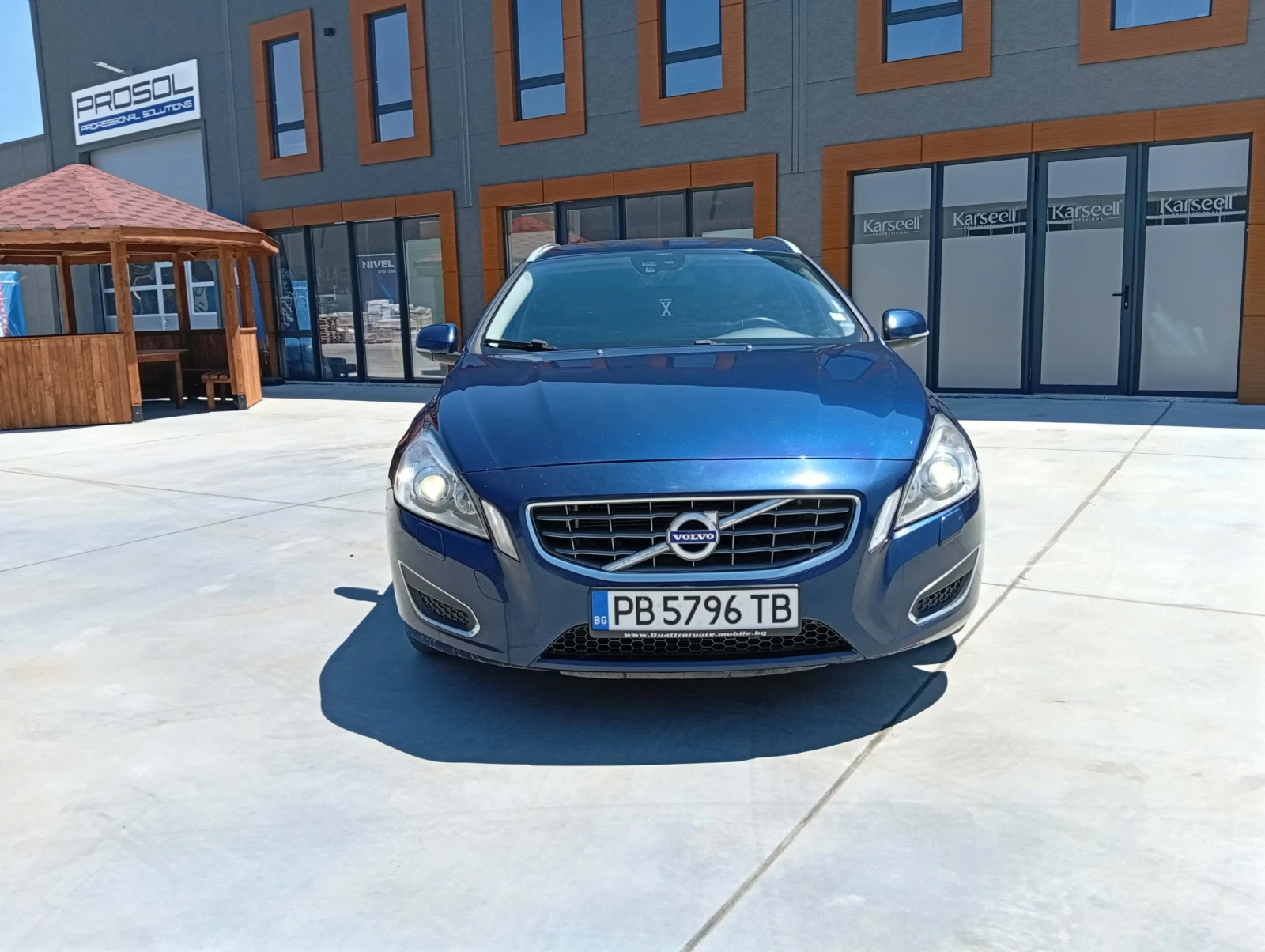 Volvo V60 2.0 D4, снимка 2 - Автомобили и джипове - 55082261