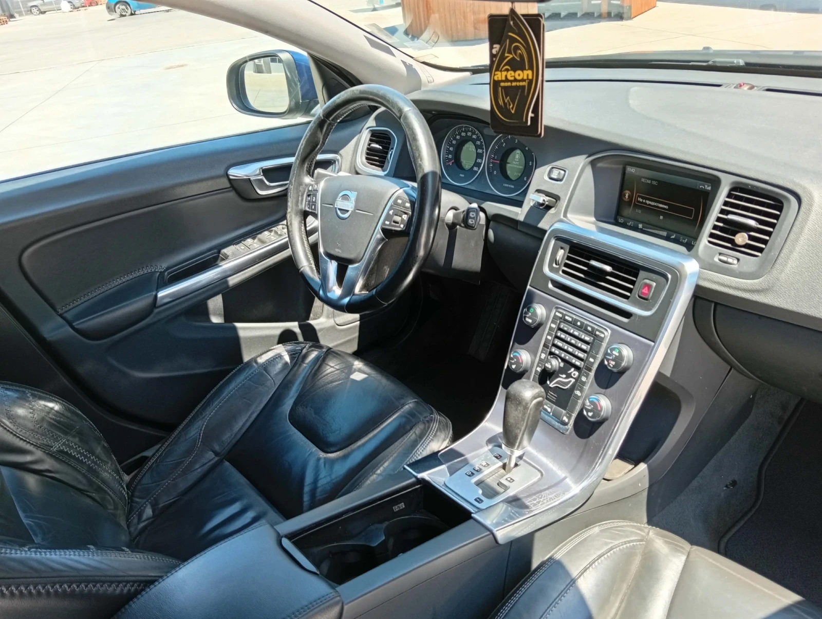 Volvo V60 2.0 D4, снимка 13 - Автомобили и джипове - 55082261