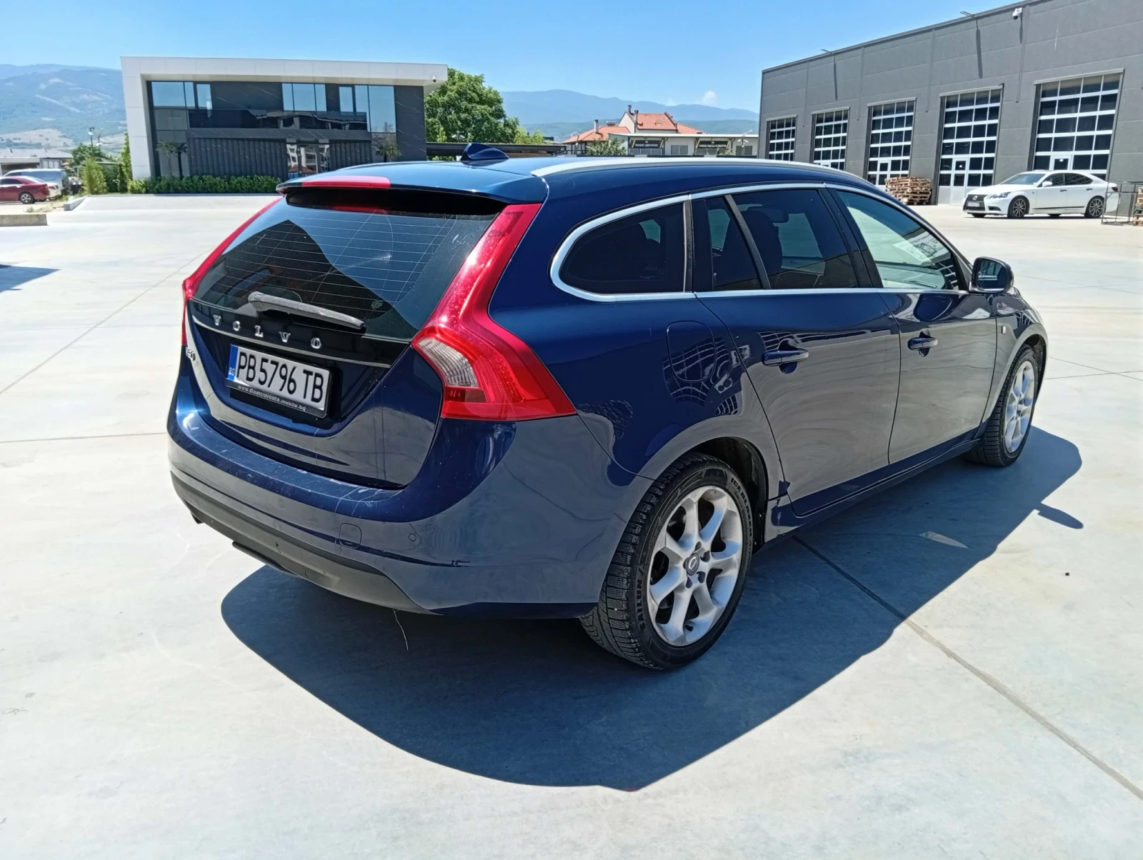 Volvo V60 2.0 D4, снимка 8 - Автомобили и джипове - 55082261