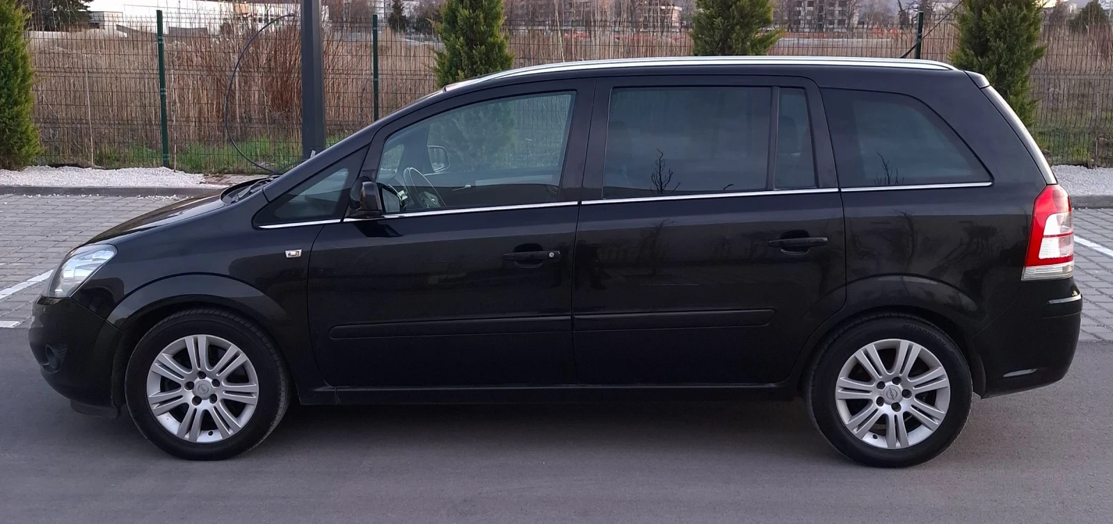 Opel Zafira FACELIFT , снимка 5 - Автомобили и джипове - 55637775