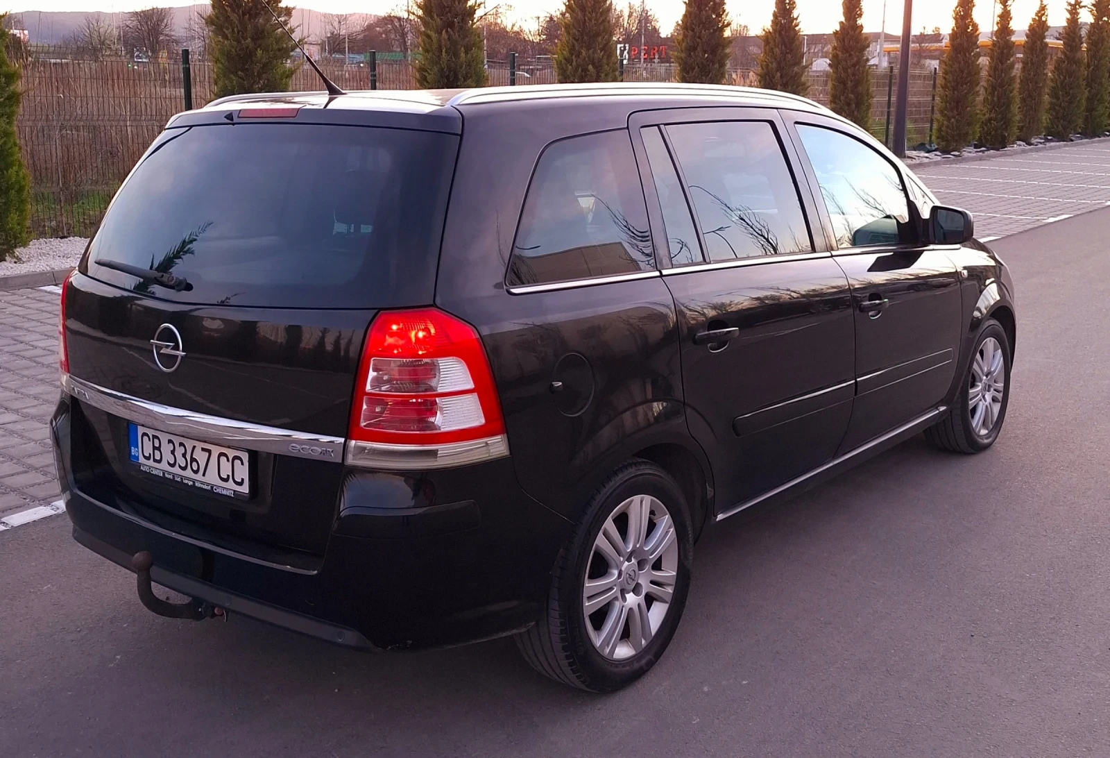 Opel Zafira FACELIFT , снимка 4 - Автомобили и джипове - 55637775
