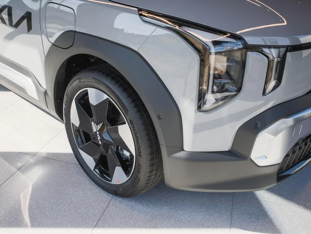 Kia EV2 Earth 42kWh 360* DISTRONIC Winter Package, снимка 2 - Автомобили и джипове - 56227822