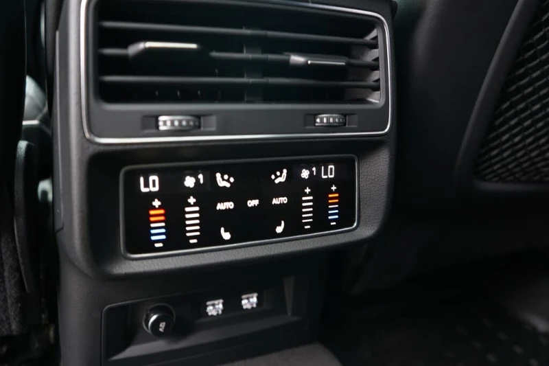 Audi Q8 B&O* DISTRONIC* HEAD-UP* 360 CAM* ПАНОРАМА* ОБДУХ, снимка 15 - Автомобили и джипове - 52469316
