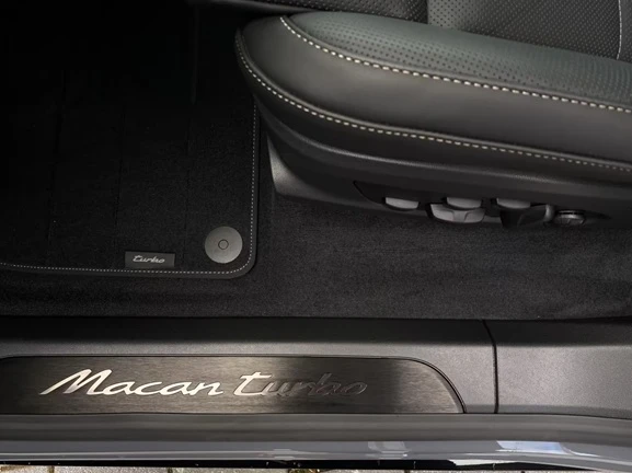 Porsche Macan Turbo = Sport Chrono = Heat Pump Гаранция, снимка 5 - Автомобили и джипове - 54046685