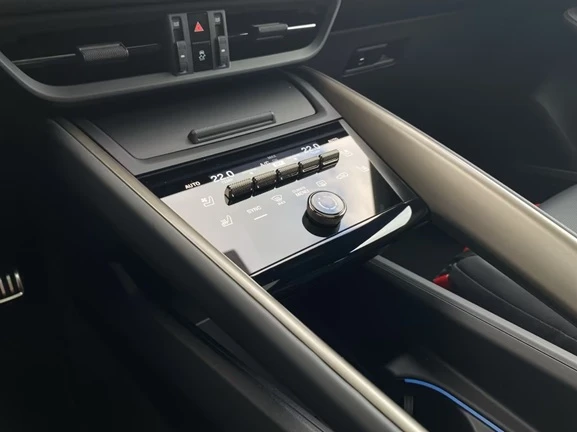 Porsche Macan Turbo = Sport Chrono = Heat Pump Гаранция, снимка 11 - Автомобили и джипове - 54046685