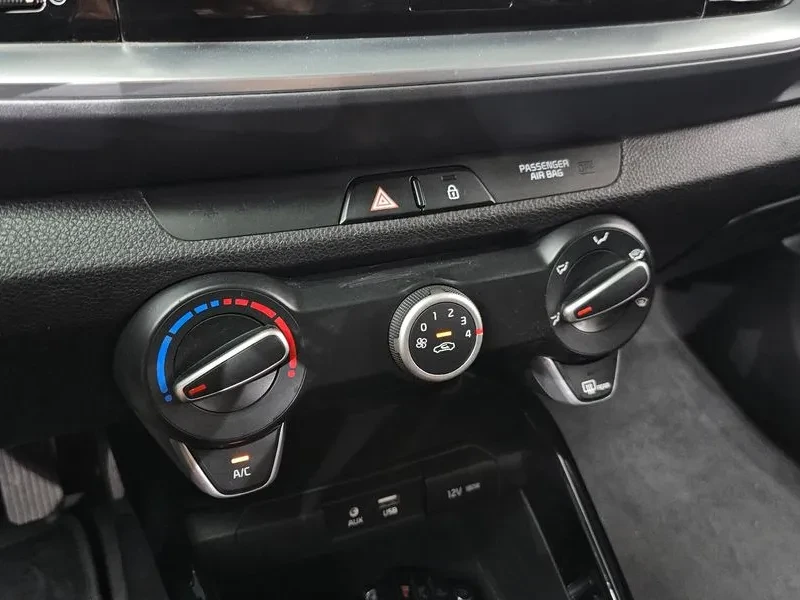 Kia Stonic 1.6 Trendy, снимка 17 - Автомобили и джипове - 55786750