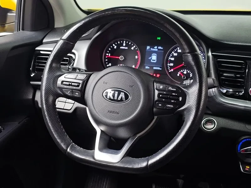 Kia Stonic 1.6 Trendy, снимка 13 - Автомобили и джипове - 55786750
