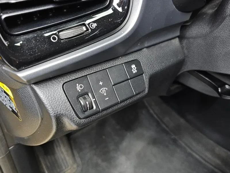 Kia Stonic 1.6 Trendy, снимка 16 - Автомобили и джипове - 55786750