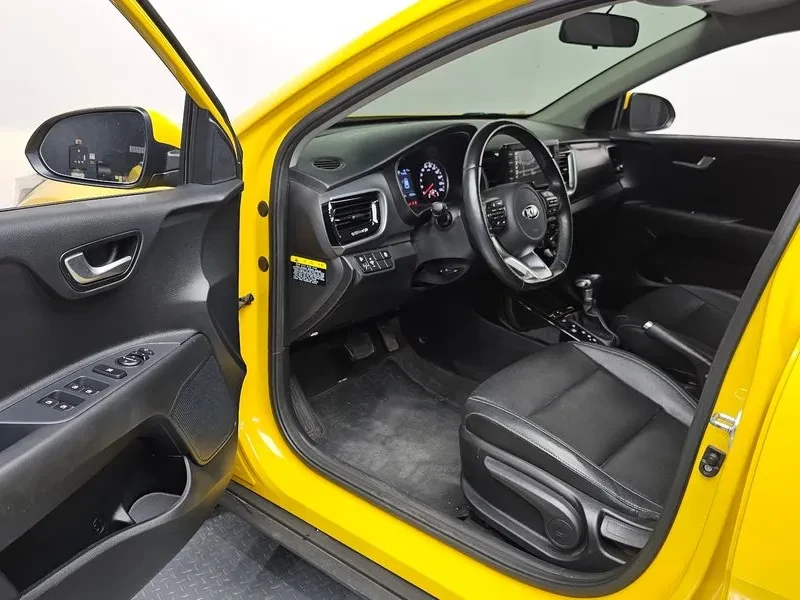 Kia Stonic 1.6 Trendy, снимка 10 - Автомобили и джипове - 55786750