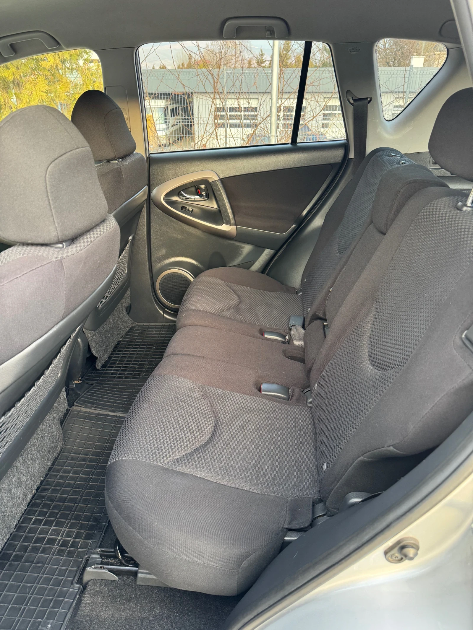 Toyota Rav4 D4D 136к.с РЕГИСТРИРАН - изображение 10
