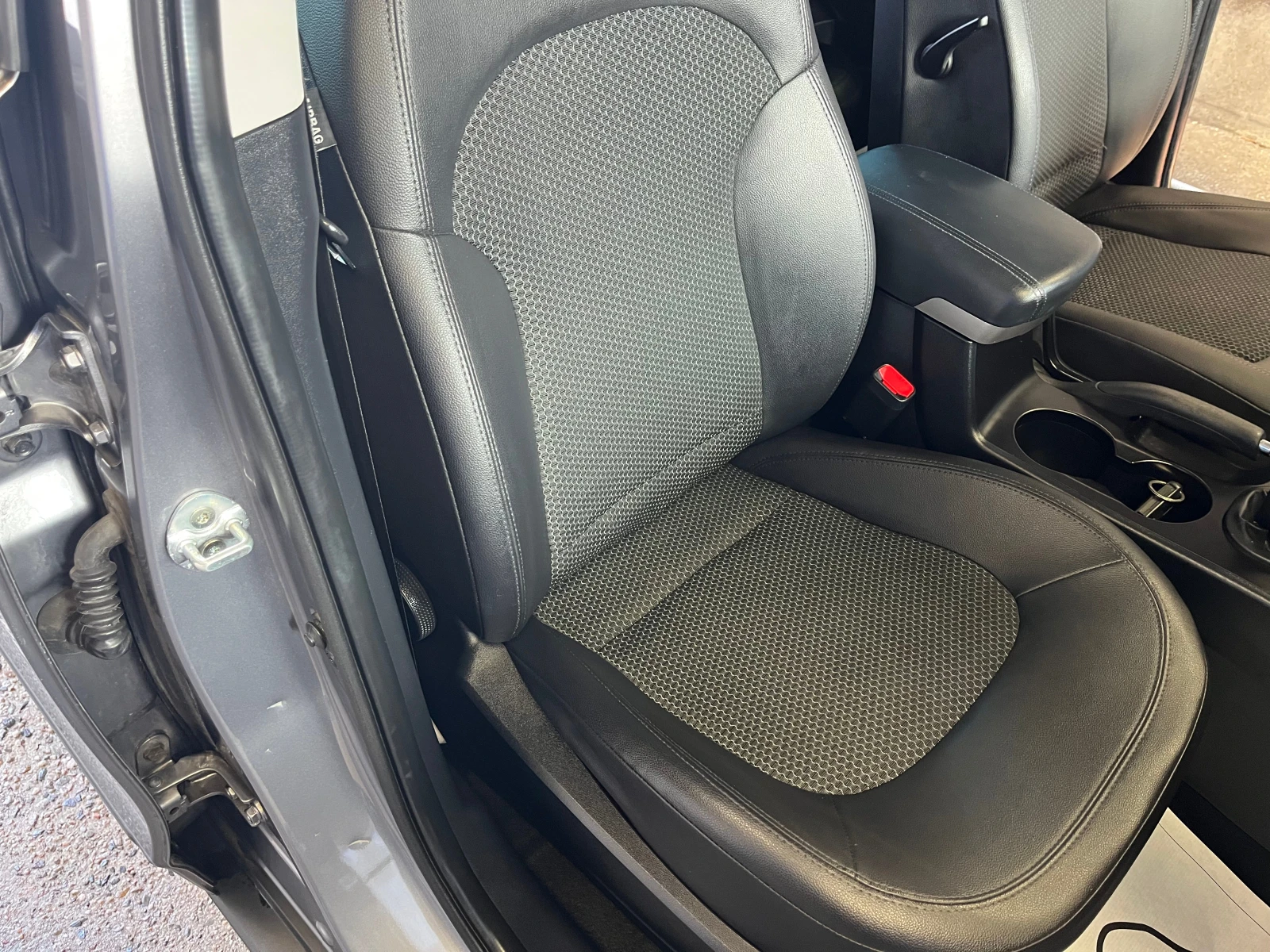 Hyundai IX35 2.0 i 163 k.c - изображение 8
