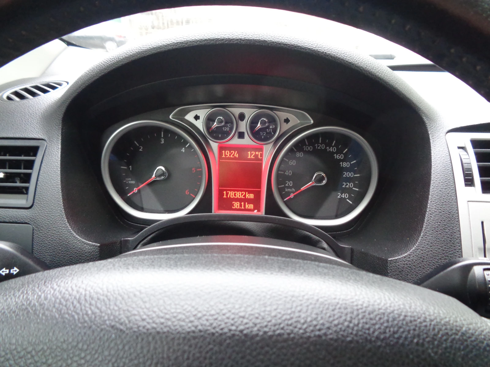 Ford Kuga 2.0TDCI-140-4X4-NAVI-BARTER-LIZING | Mobile.bg � ����������� 17