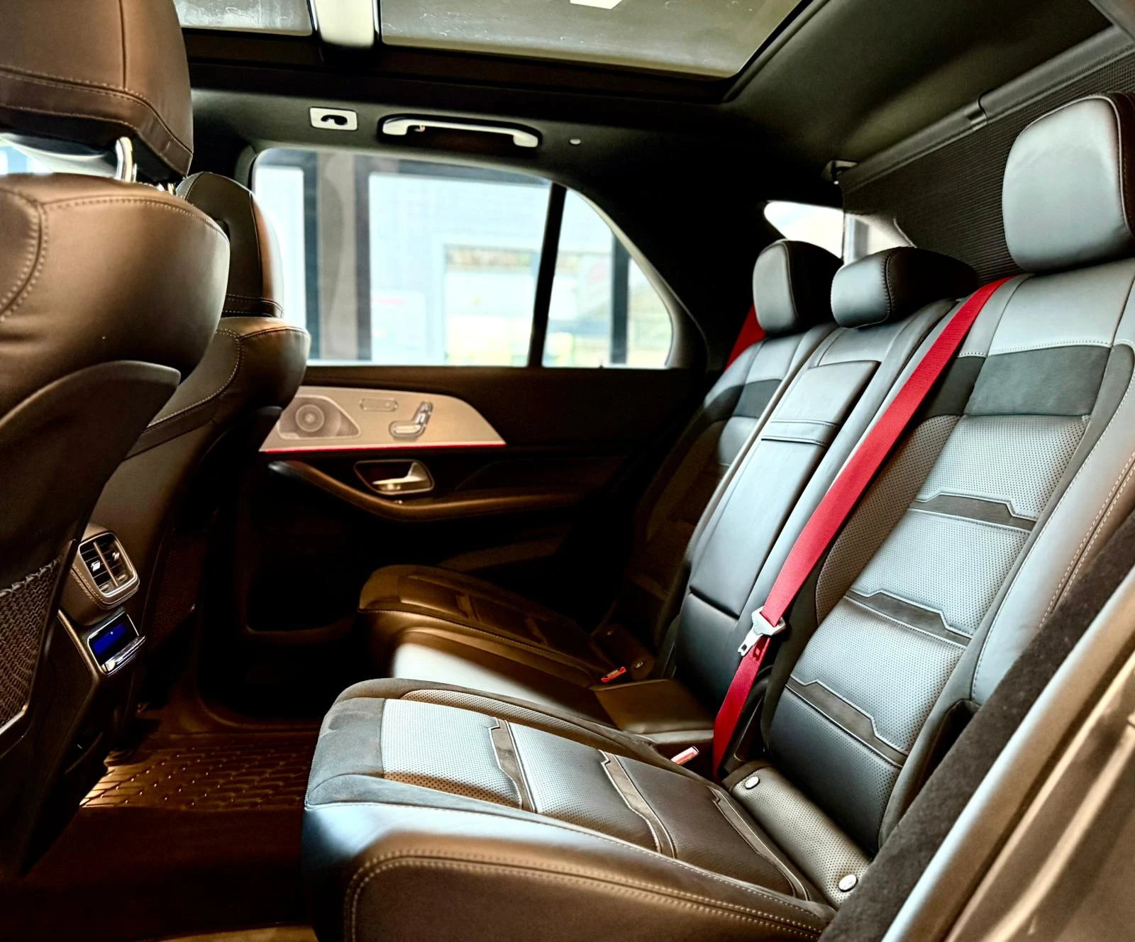 Mercedes-Benz GLE 53 4MATIC AMG* Панорама* 360* Лизинг, снимка 8 - Автомобили и джипове - 54148337