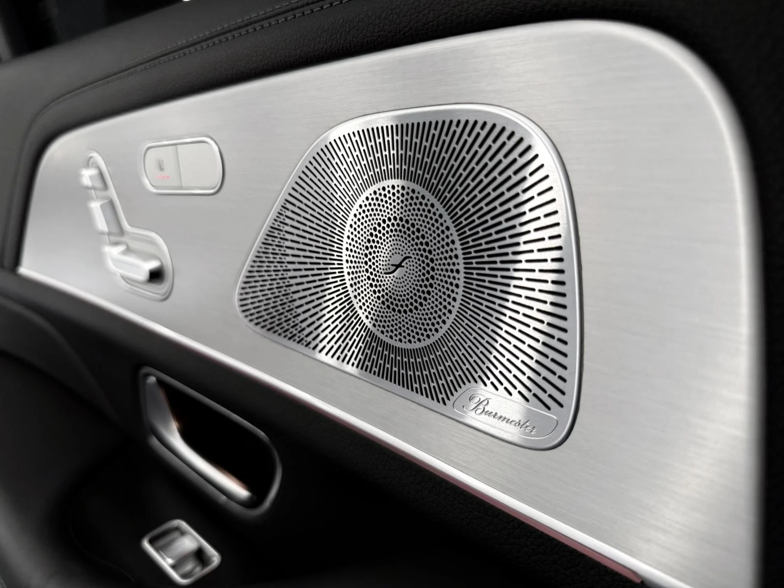 Mercedes-Benz GLE 53 4MATIC AMG* Панорама* 360* Лизинг, снимка 12 - Автомобили и джипове - 54148337