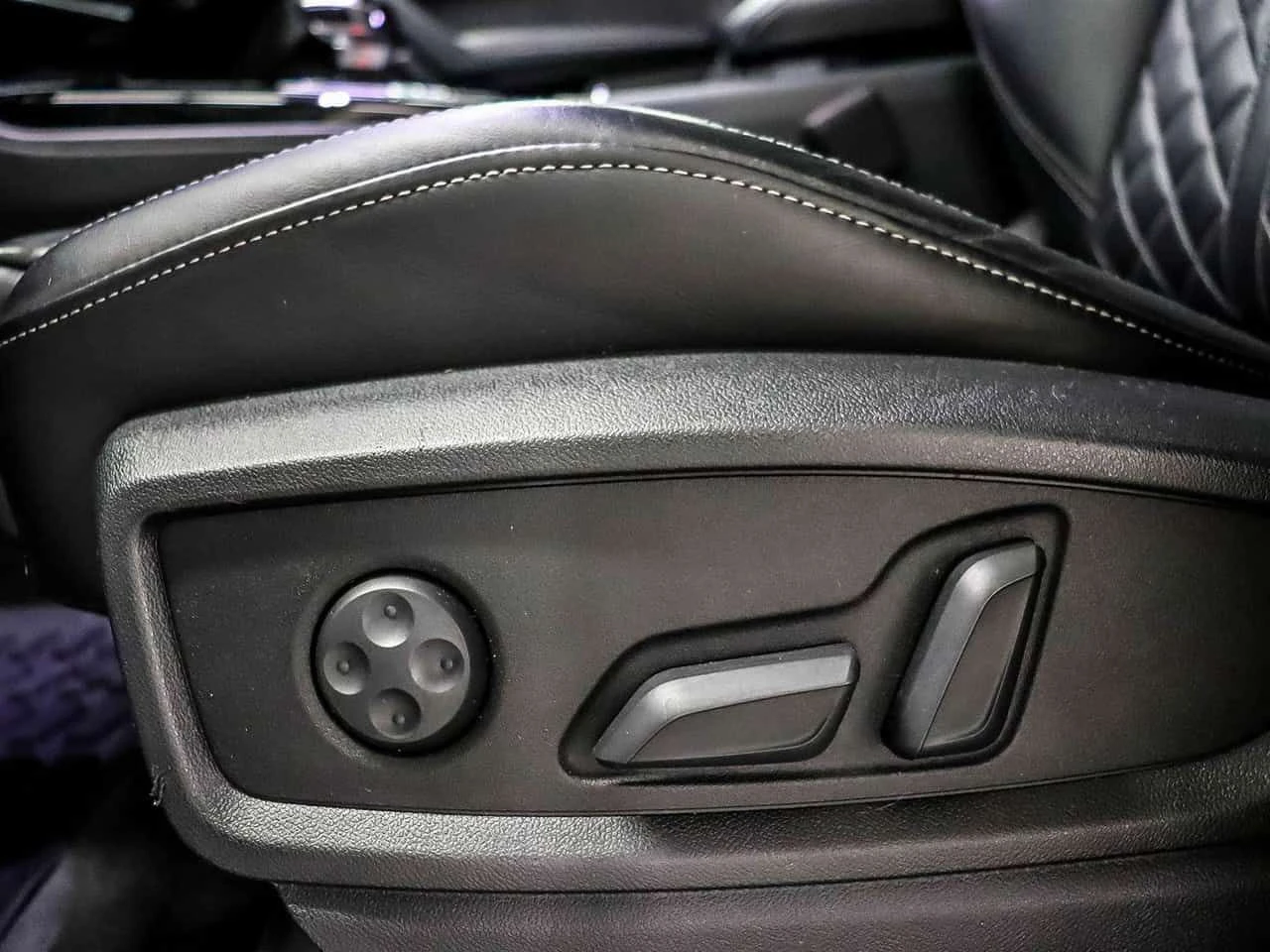 Audi SQ5 * quattro Prestige * CARFAX * ЦЕНА ДО БГ, снимка 16 - Автомобили и джипове - 54453034