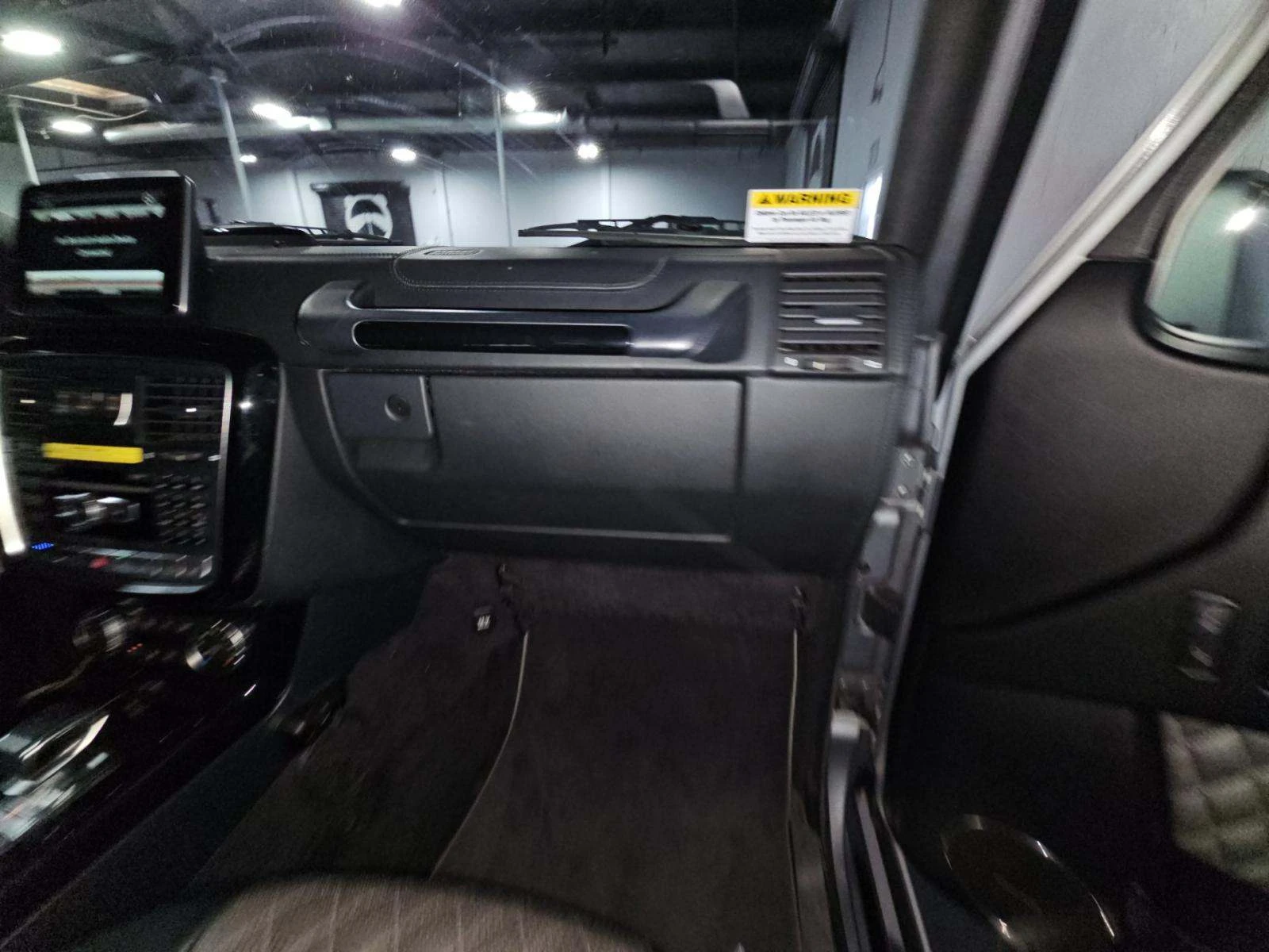 Mercedes-Benz G 63 AMG  4MATIC 4dr, снимка 12 - Автомобили и джипове - 54460292