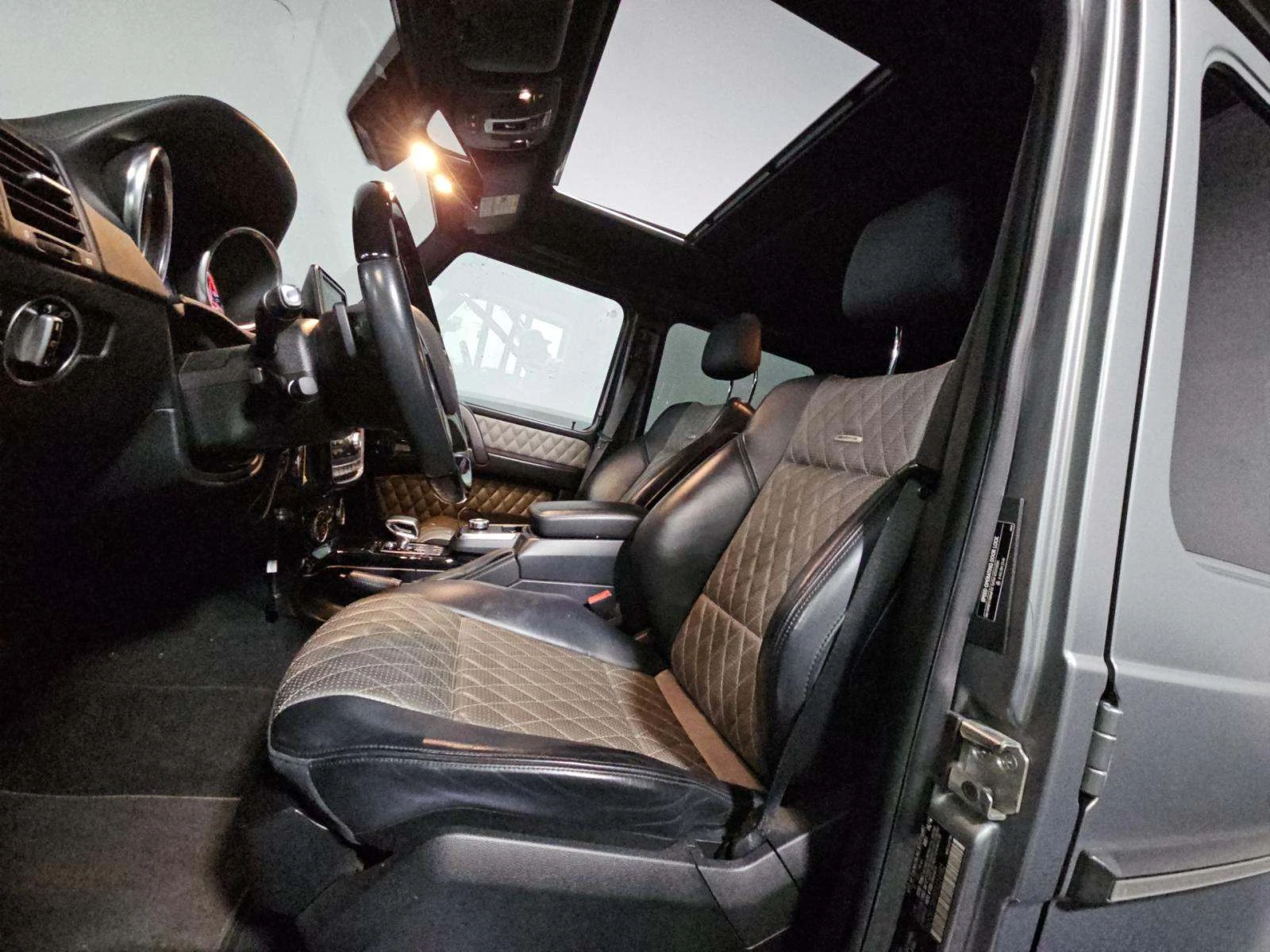 Mercedes-Benz G 63 AMG  4MATIC 4dr, снимка 8 - Автомобили и джипове - 54460292