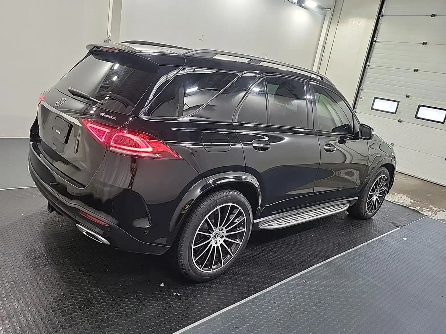 Mercedes-Benz GLE 350 AMG* LINE* BURMESTER* 360КАМЕРА* LANE* ASSIST* , снимка 2 - Автомобили и джипове - 54945078