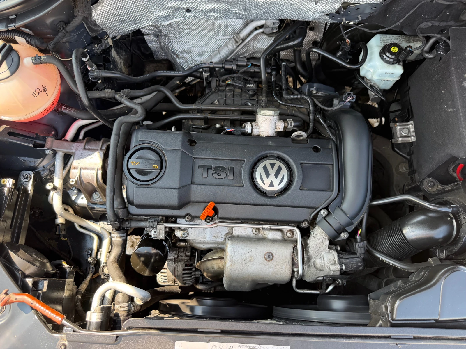 VW Tiguan FACELIFT 1.4TSI  BLUEMOTION СМЕНЕНА ВЕРИГА , снимка 15 - Автомобили и джипове - 55330381