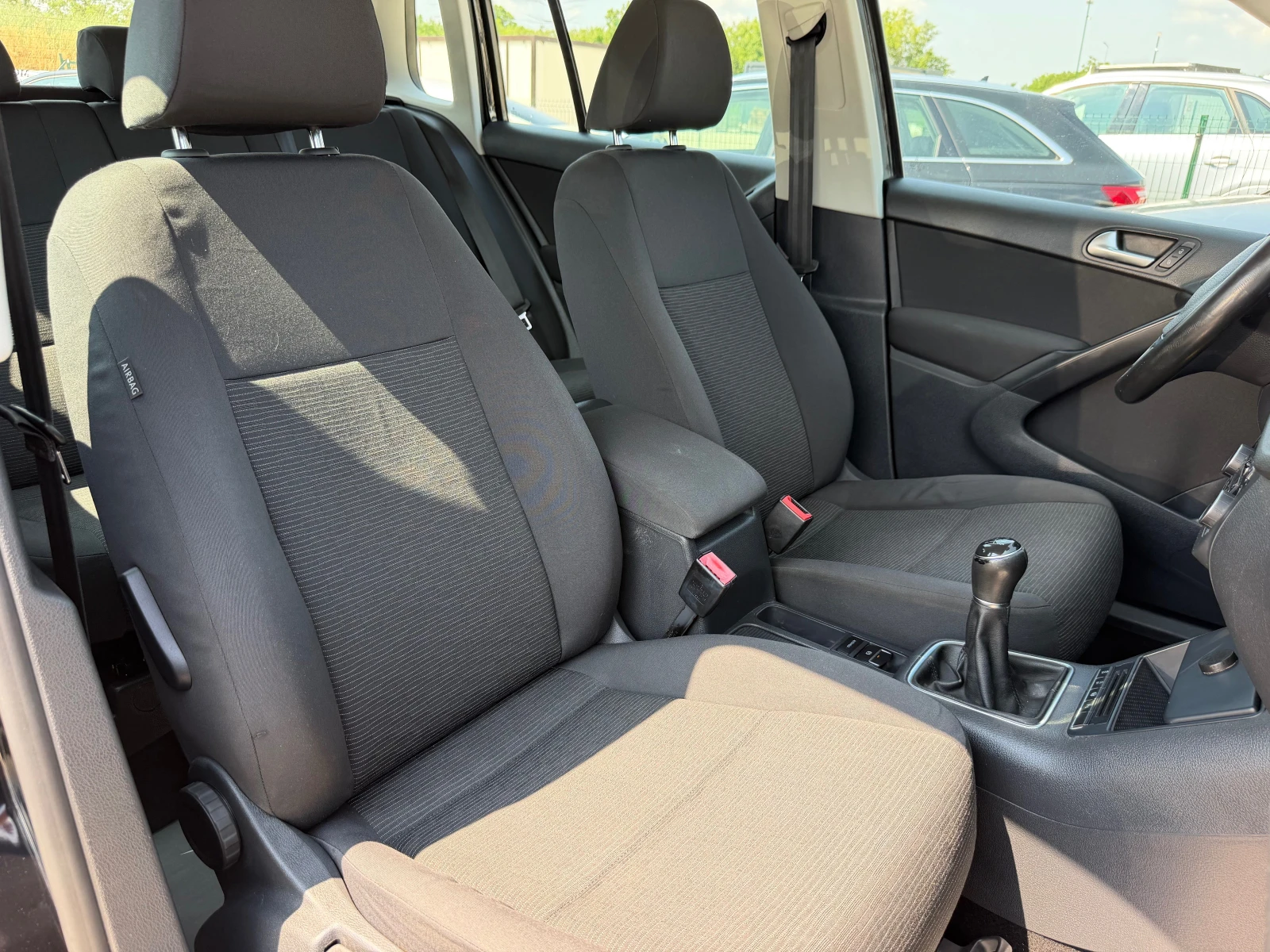 VW Tiguan FACELIFT 1.4TSI  BLUEMOTION СМЕНЕНА ВЕРИГА , снимка 10 - Автомобили и джипове - 55330381