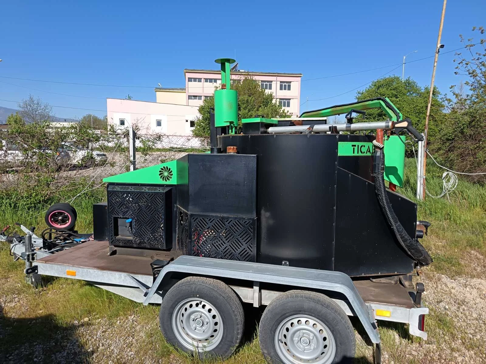 Машини за асфалт Друга Машина за запълване на пукнатини и фуги марка TICA