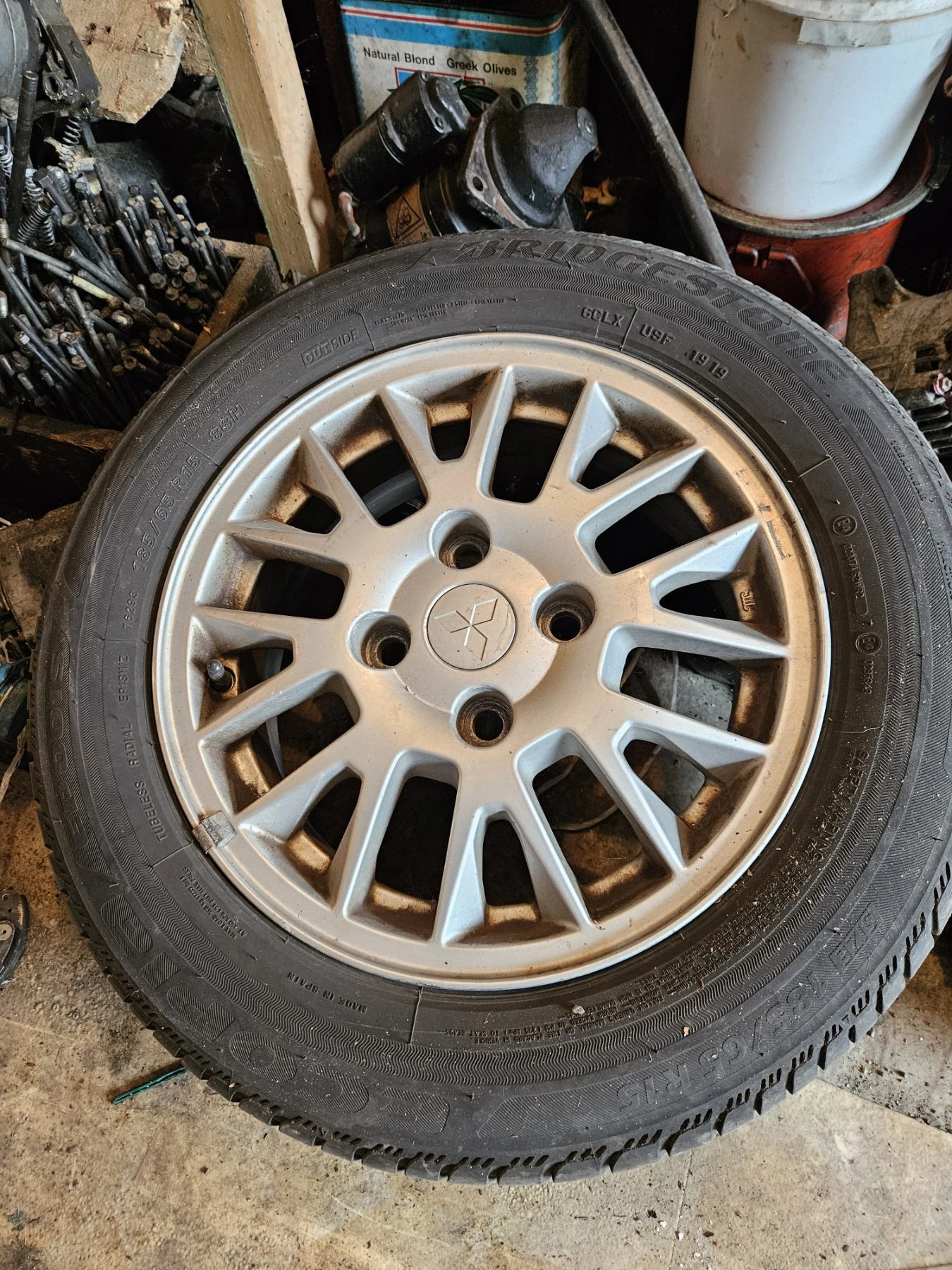 Гуми с джанти Bridgestone 185/120R15, снимка 2 - Гуми и джанти - 54650241