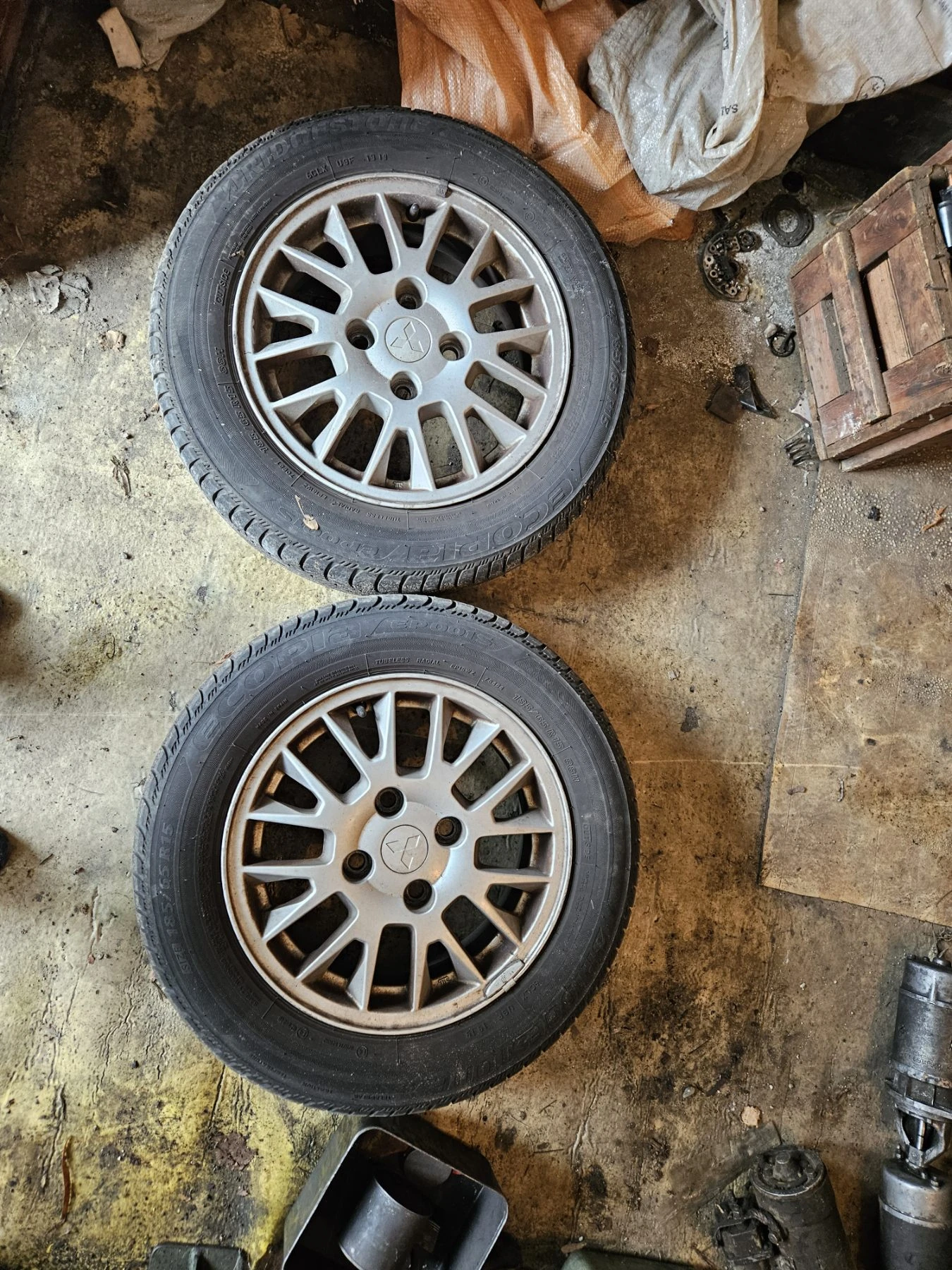 Гуми с джанти Bridgestone 185/120R15, снимка 3 - Гуми и джанти - 54650241