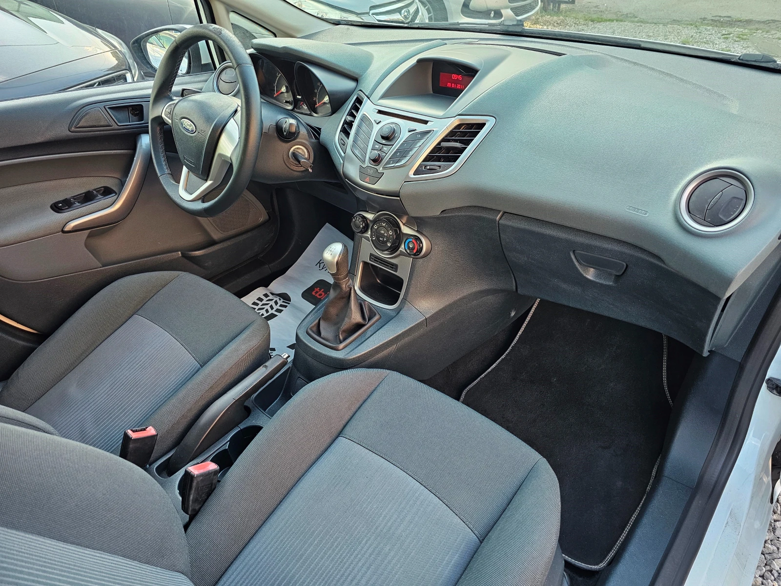 Ford Fiesta 1.2i-ГАЗОВ-ИНЖ - изображение 7