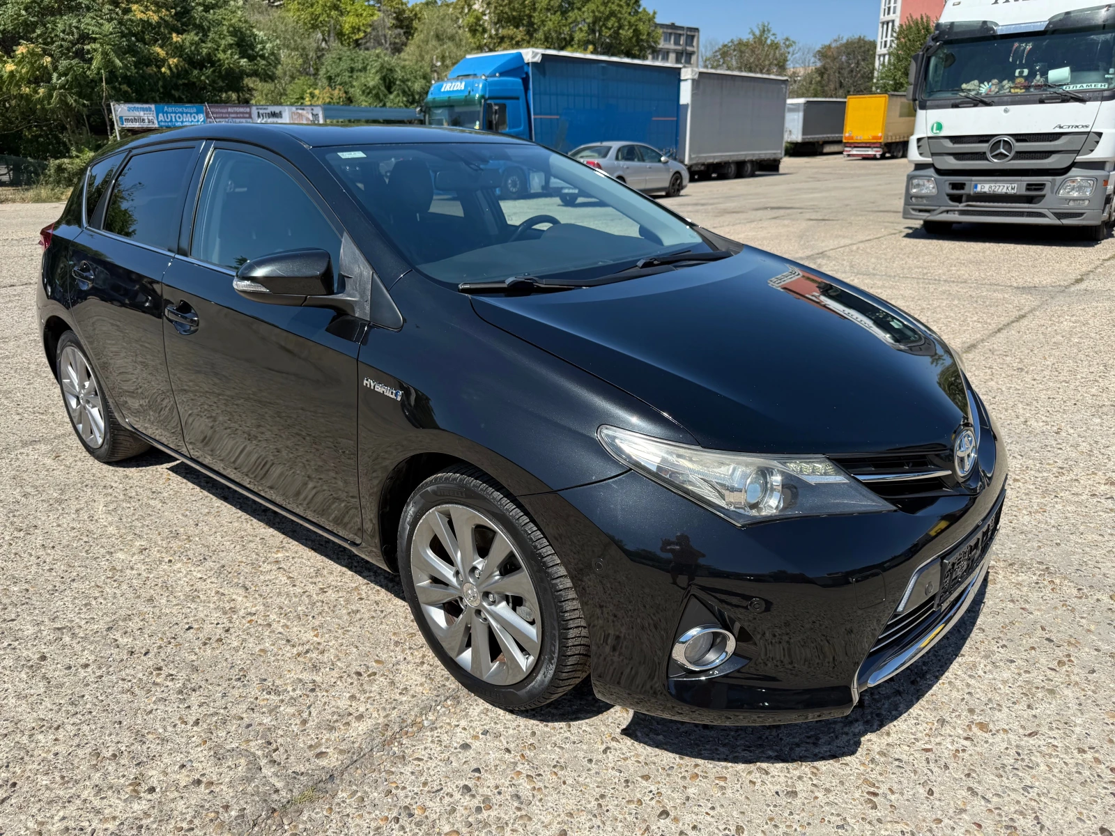 Toyota Auris Hybrid  - изображение 2