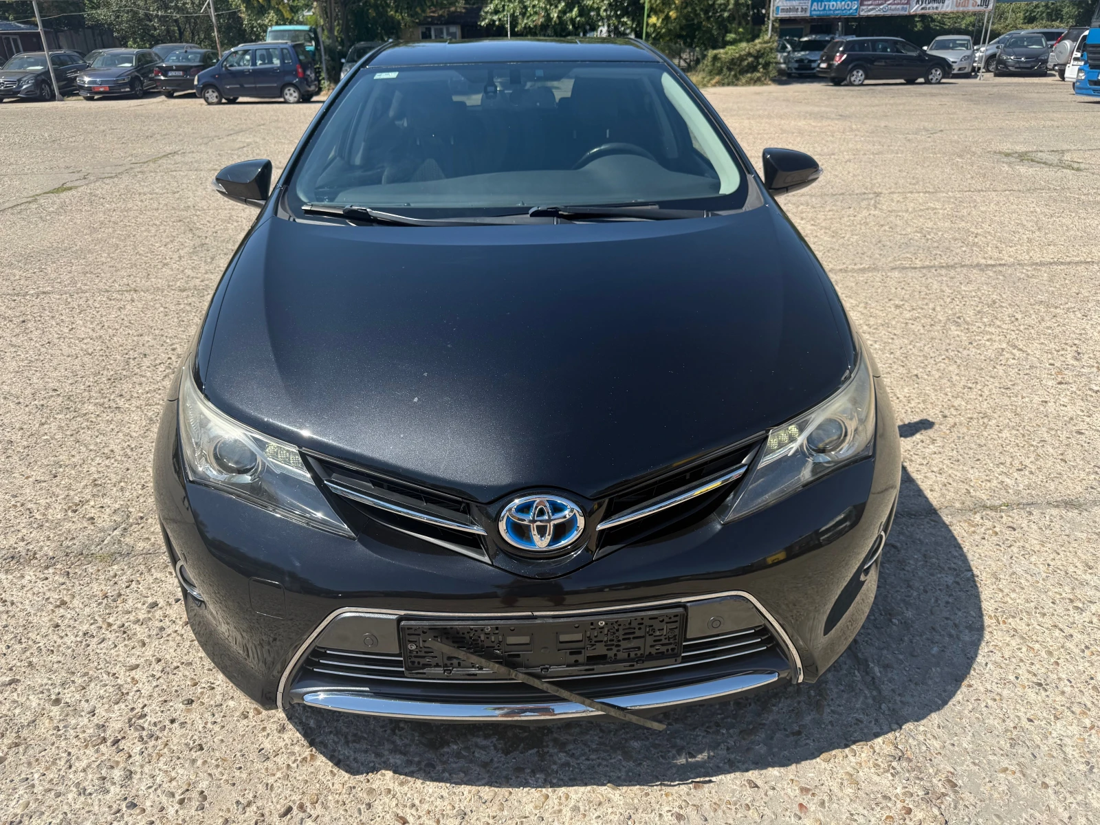 Toyota Auris Hybrid  - изображение 3