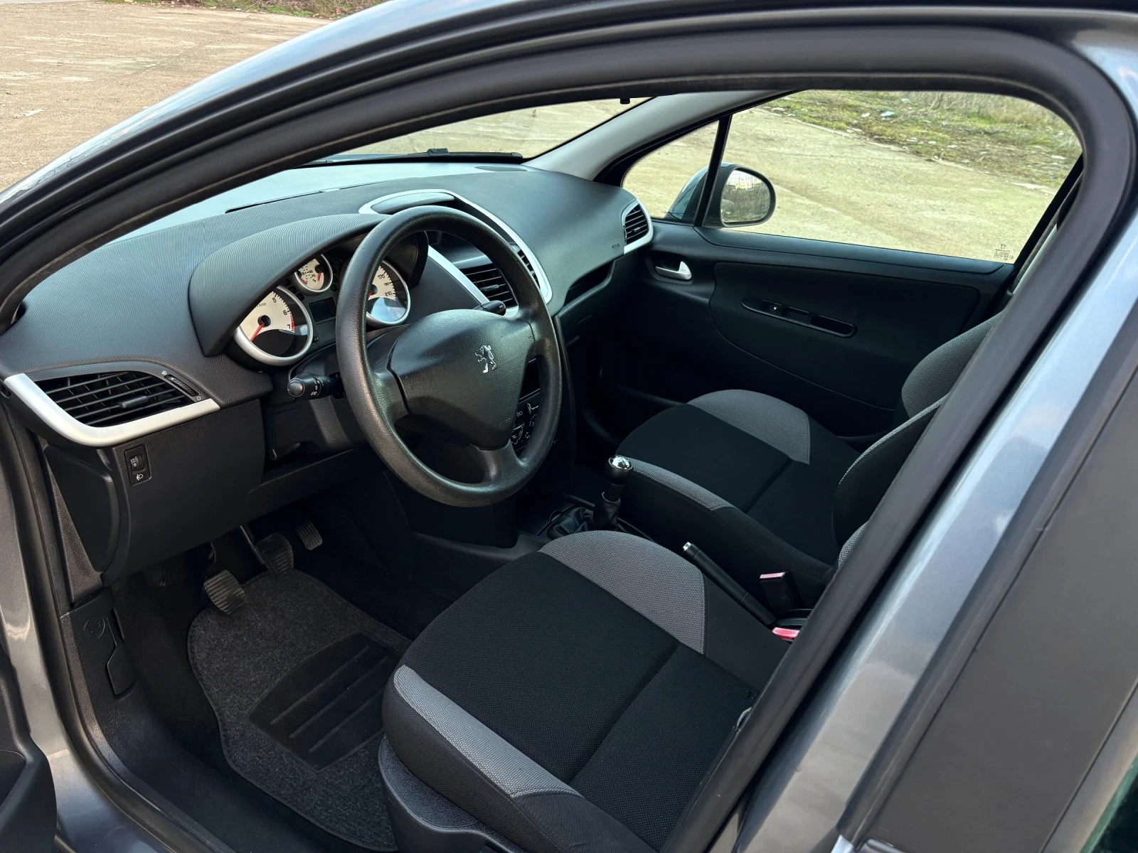 Peugeot 207 1.4i 75к.с. Старият мотор* 153 000км*  - изображение 6