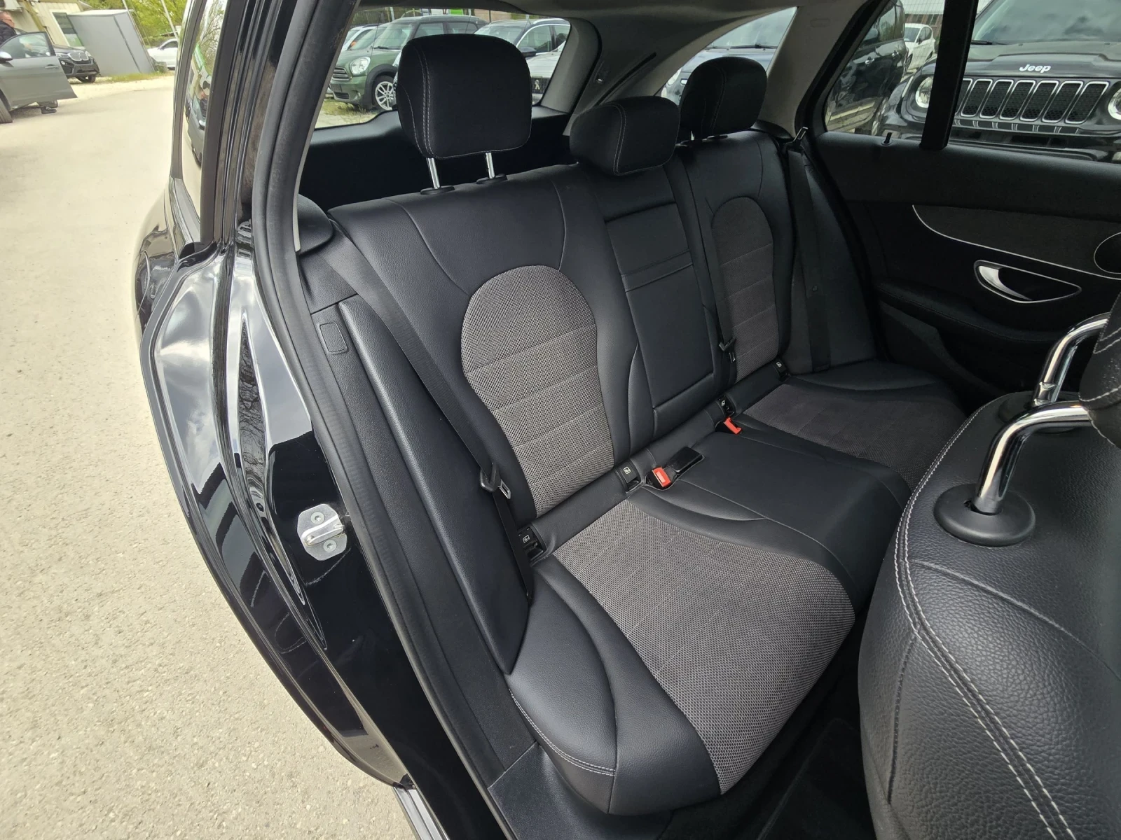 Mercedes-Benz C 300 DE AMG 4MATIC , снимка 14 - Автомобили и джипове - 54282048