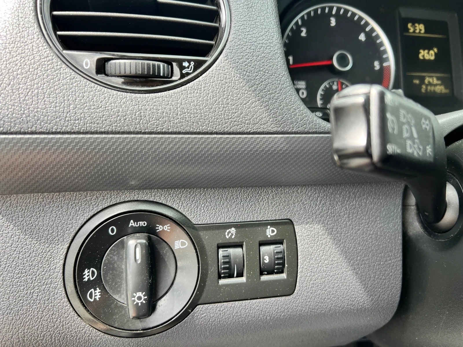 VW Caddy Life 5 места, снимка 17 - Автомобили и джипове - 54574535