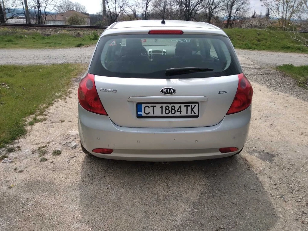 Kia Ceed 1.6, снимка 4 - Автомобили и джипове - 54659283
