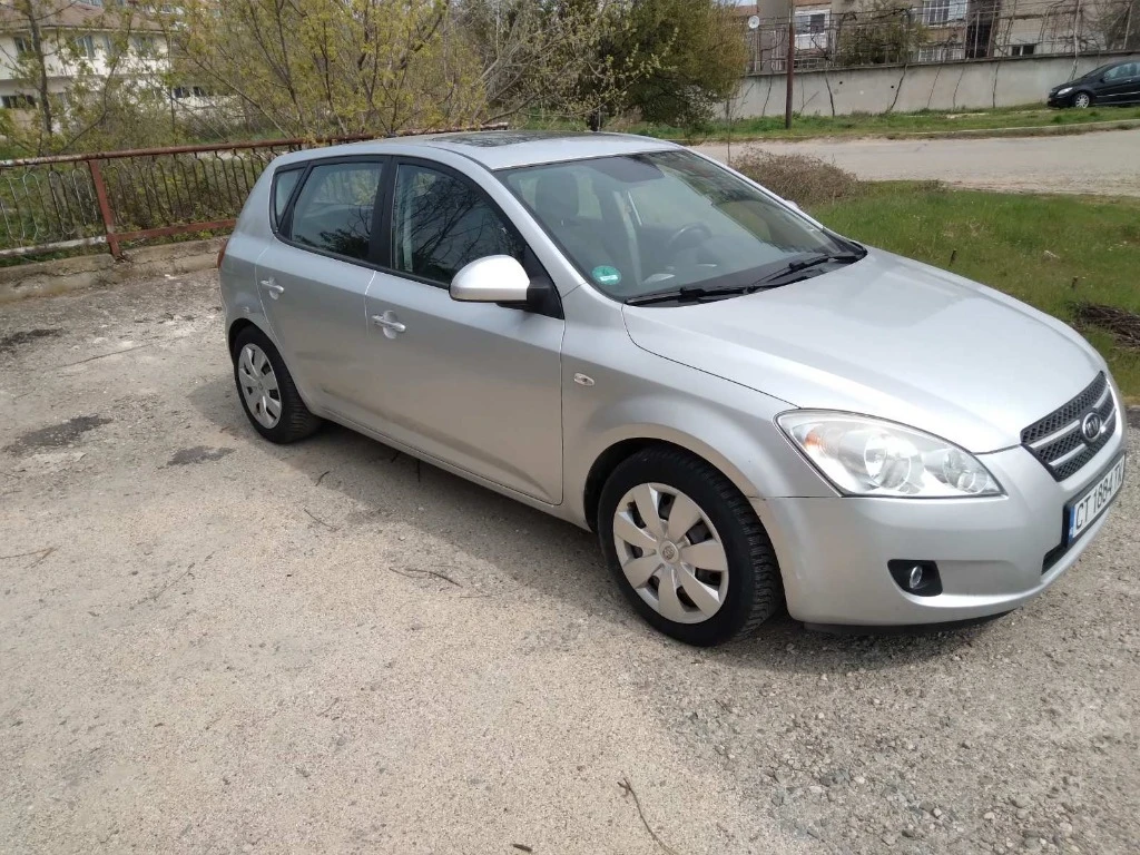 Kia Ceed 1.6, снимка 3 - Автомобили и джипове - 54659283