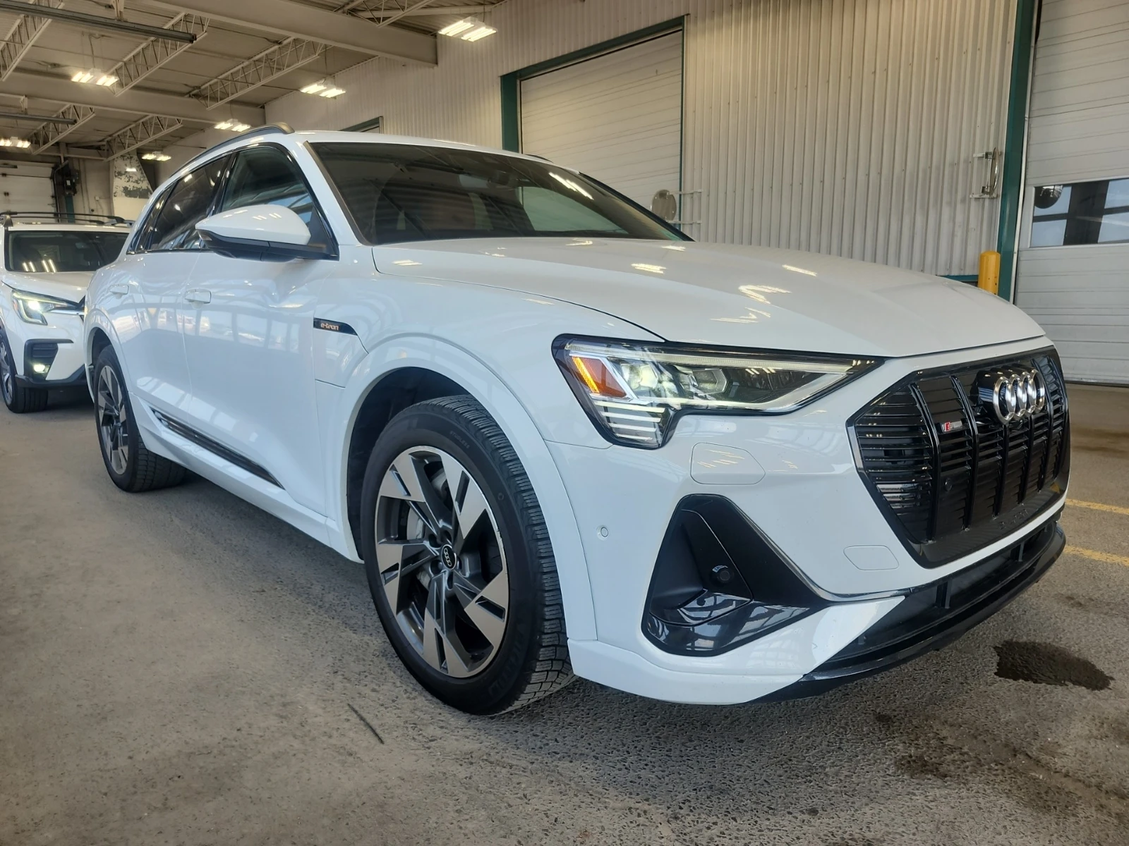 Audi E-Tron Progressive* ОБДУХВАНЕ * ПАНОРАМА * , снимка 2 - Автомобили и джипове - 55307327