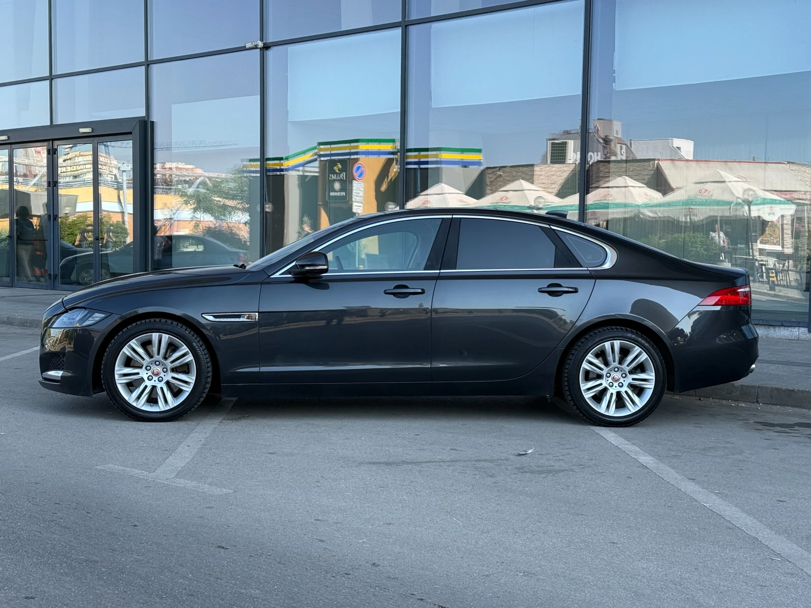 Jaguar Xf 35t R Sport 6 МЕСЕЦА ГАРАНЦИЯ/340к.с. 4х4 Facelift, снимка 2 - Автомобили и джипове - 55655470